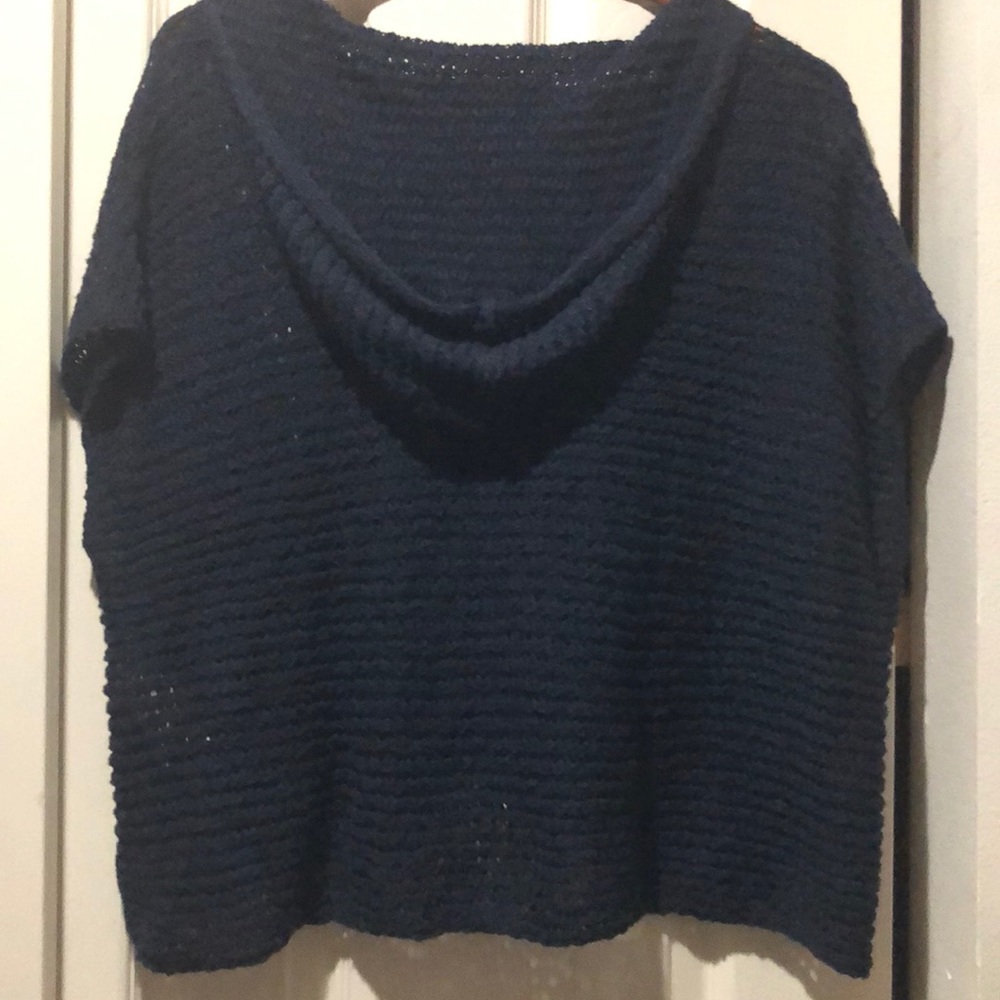 Hollister | hood sleeveless sweater